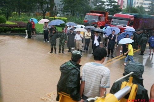 我市遭遇特大暴雨襲擊